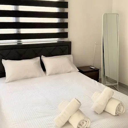 Apartment Modern One-bedroom With Balcony In *