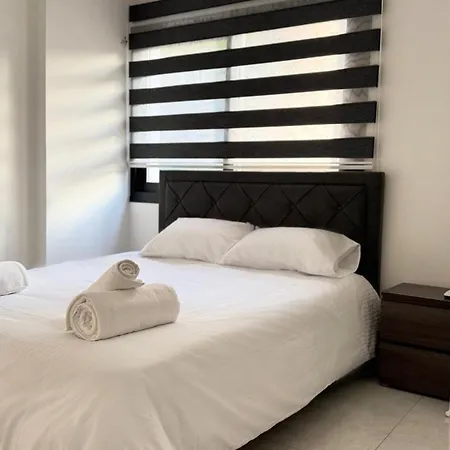 Modern One-bedroom With Balcony In Apartment *