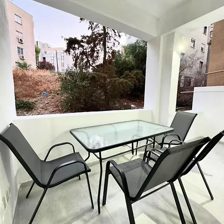 Apartamento Modern One-bedroom With Balcony In Nicósia