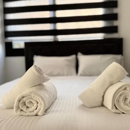 Modern One-bedroom With Balcony In Никосия