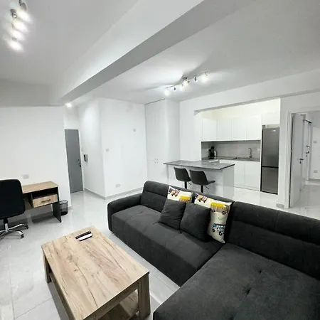 Modern One-bedroom With Balcony In Апартаменты
