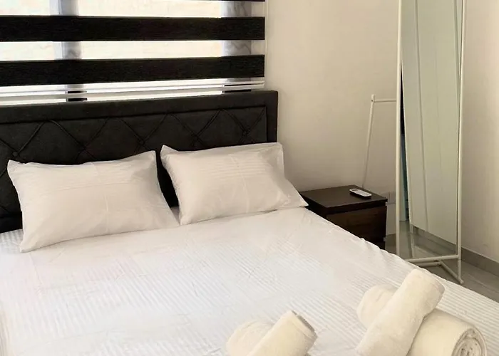 Apartmán Modern One-bedroom With Balcony In *