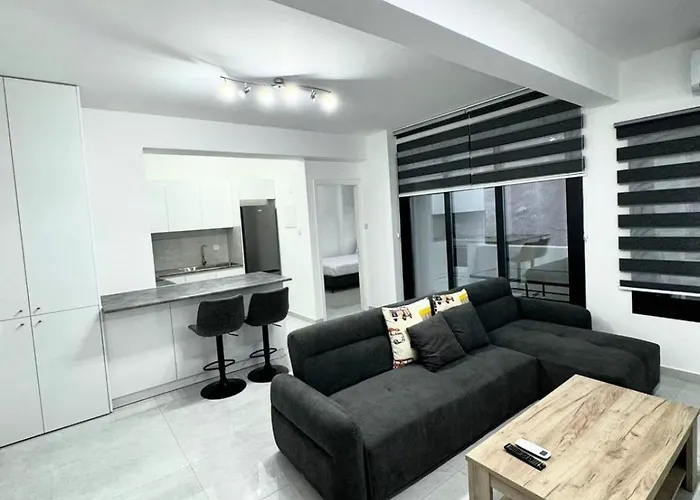 Apartmán Modern One-bedroom With Balcony In