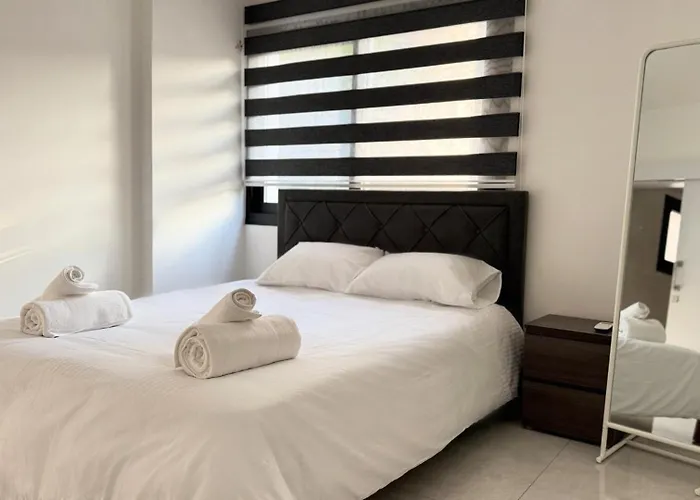 Modern One-bedroom With Balcony In Apartmán *